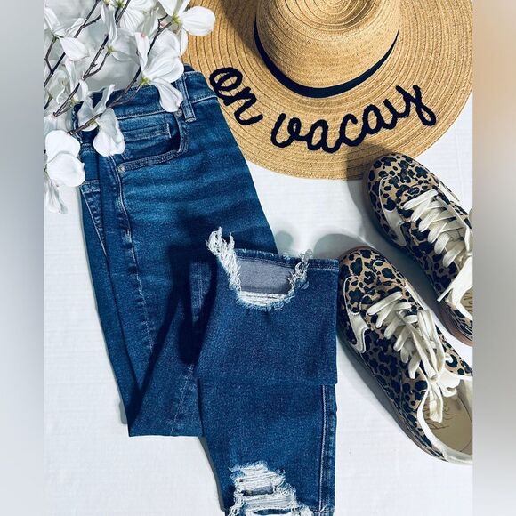 American Eagle Outfitters Denim - American Eagle Outfitters Dark/Midwash Distressed Hem Mom Jeans